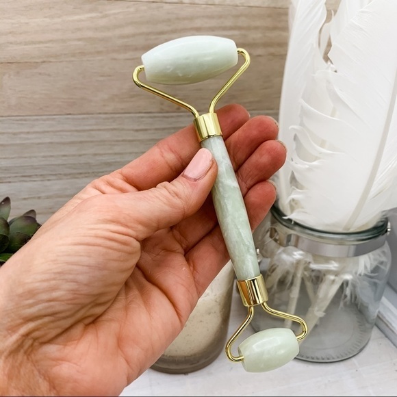 Jade Crystal Roller/Massager for Face Roller and Eyes & Neck Roller - Picture 3 of 8
